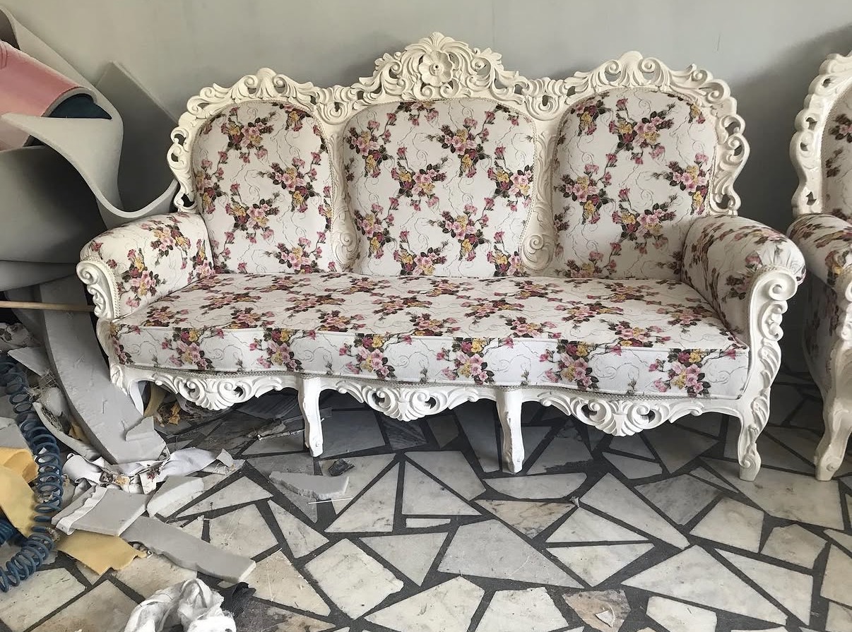 Klasik beyaz koltuk çalışması